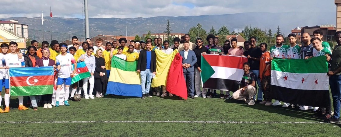 THE FIRST ROUND OF OUR TOURNAMENT IS COMPLETE: INTERNATIONAL STUDENTS MEET ON THE FOOTBALL FIELD!